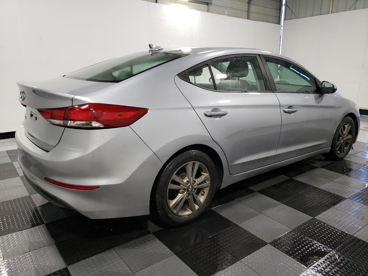 2017 Hyundai Elantra - Image 3