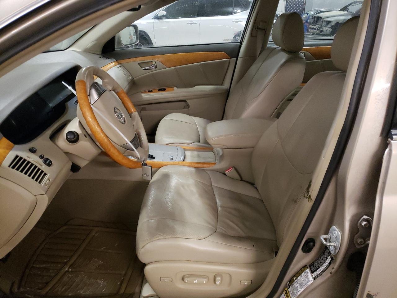 2005 Toyota Avalon - Image 7