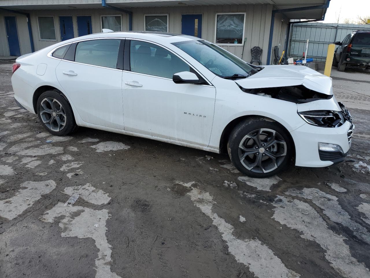 2022 Chevrolet Malibu - Image 4