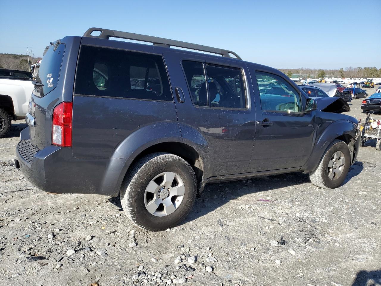 2011 Nissan Pathfinder - Image 3