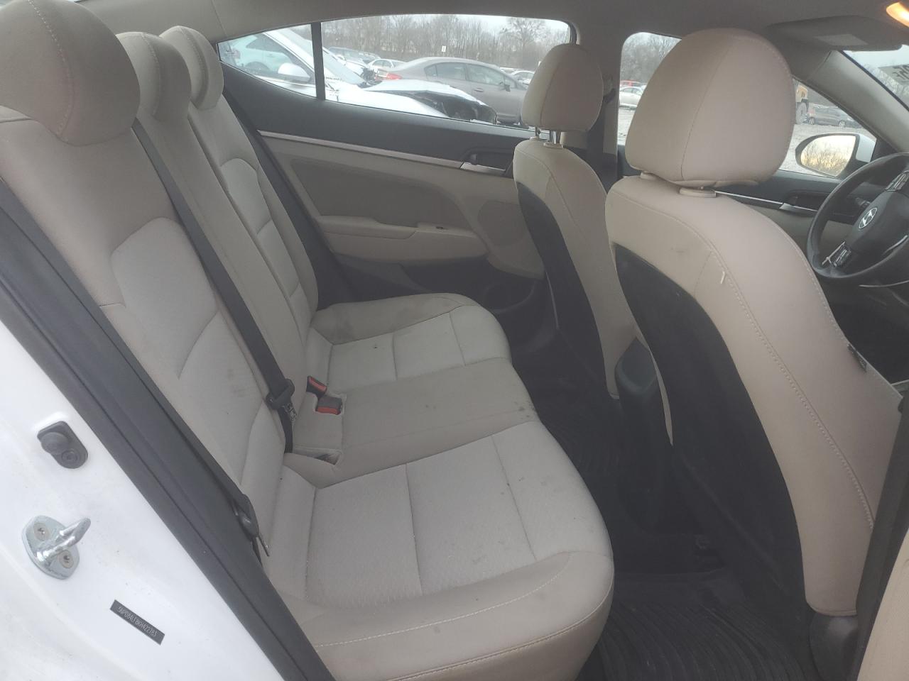 2019 Hyundai Elantra - Image 10