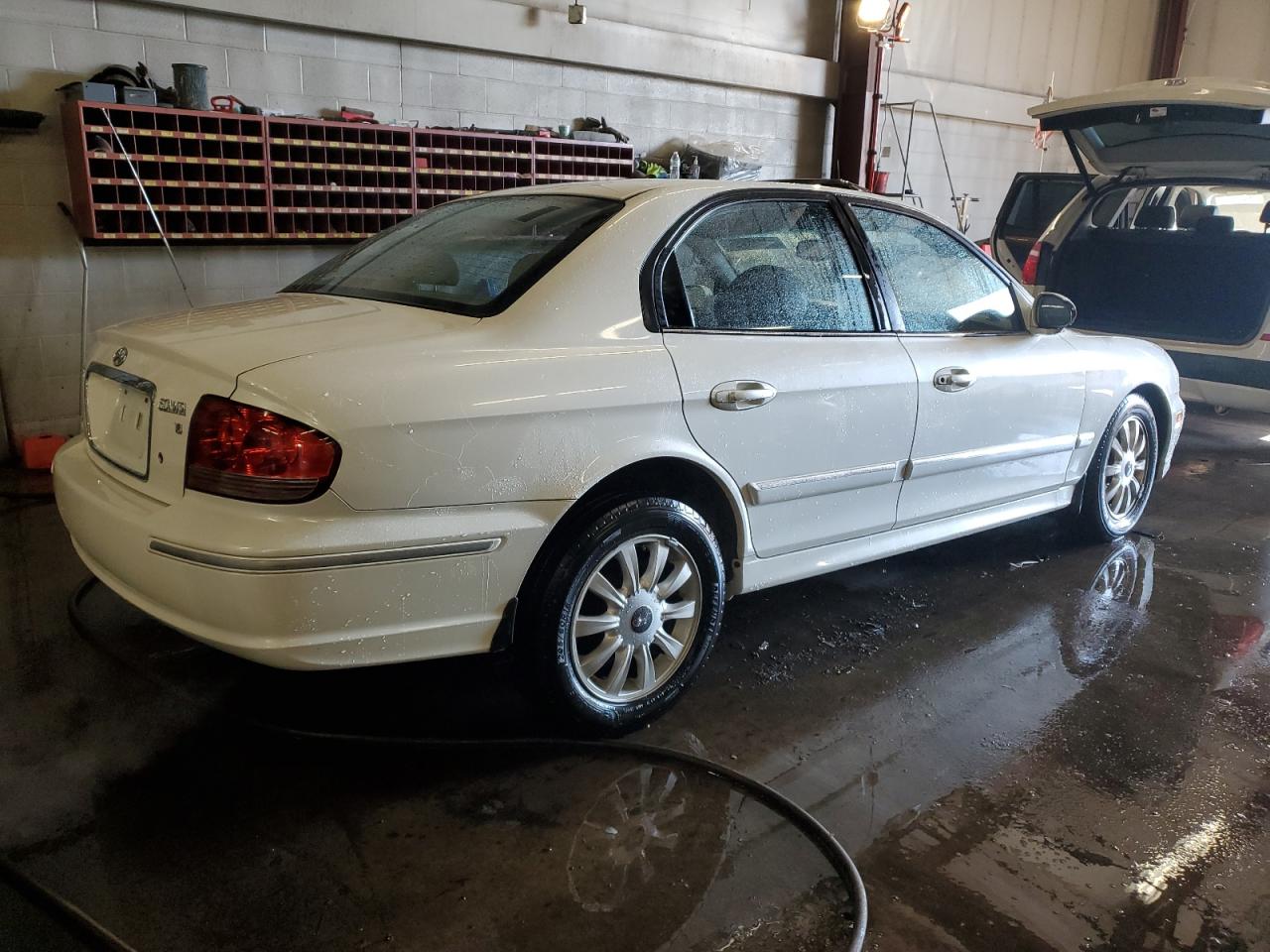2005 Hyundai Sonata - Image 3