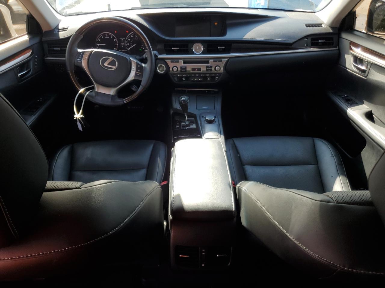 2015 Lexus ES - Image 8