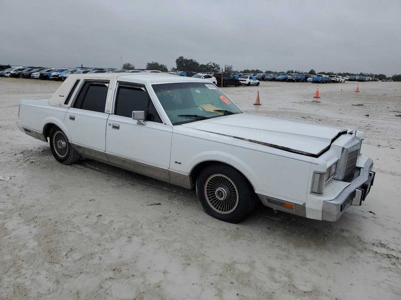 1988 Lincoln Town Car - Image 4
