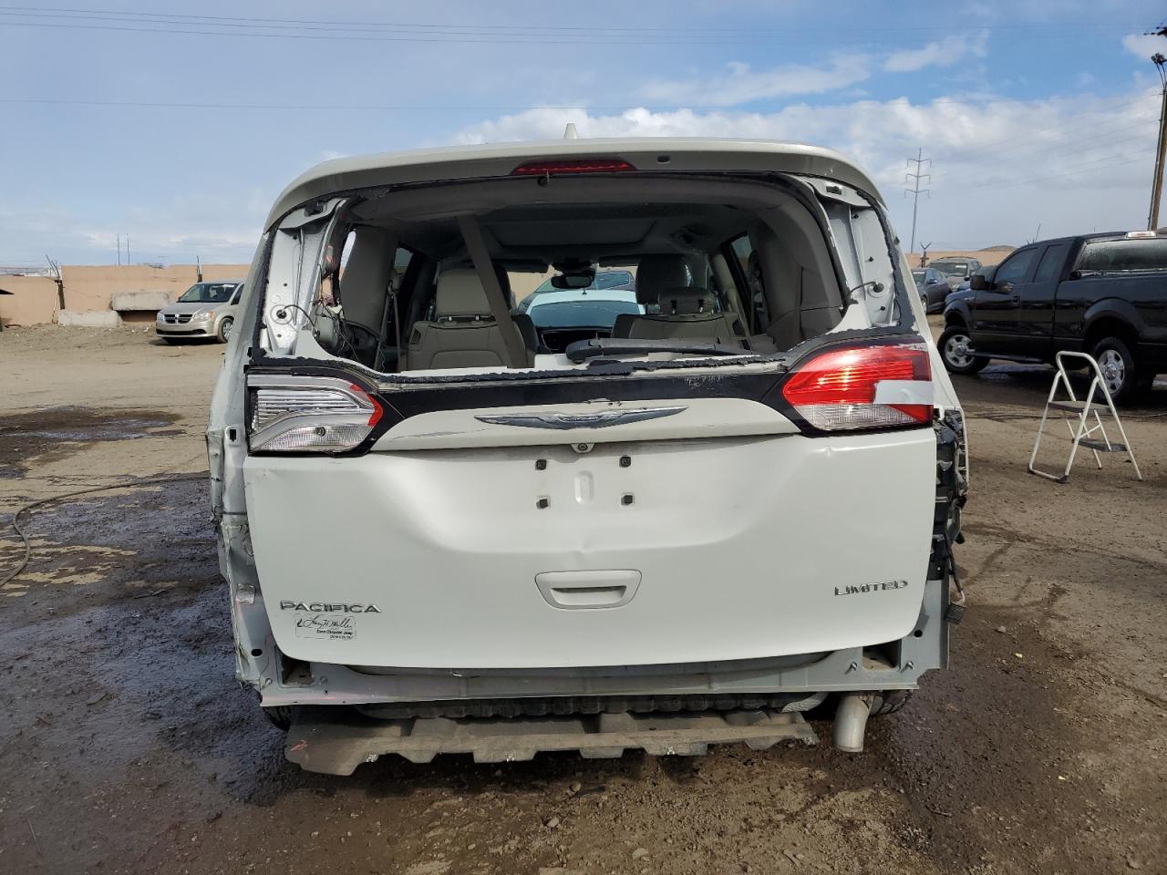 2017 Chrysler Pacifica - Image 6