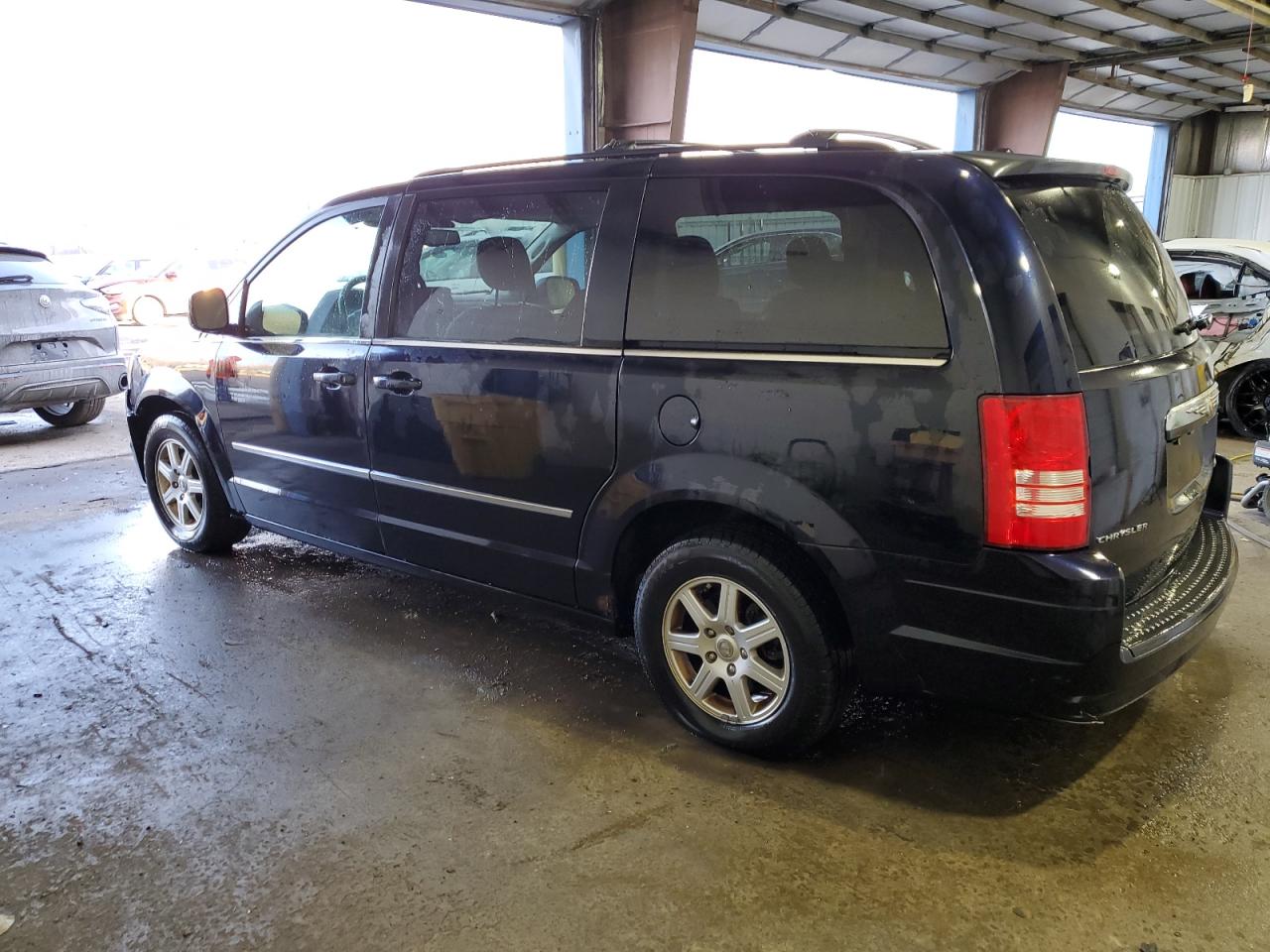 2010 Chrysler Town & Country - Image 2