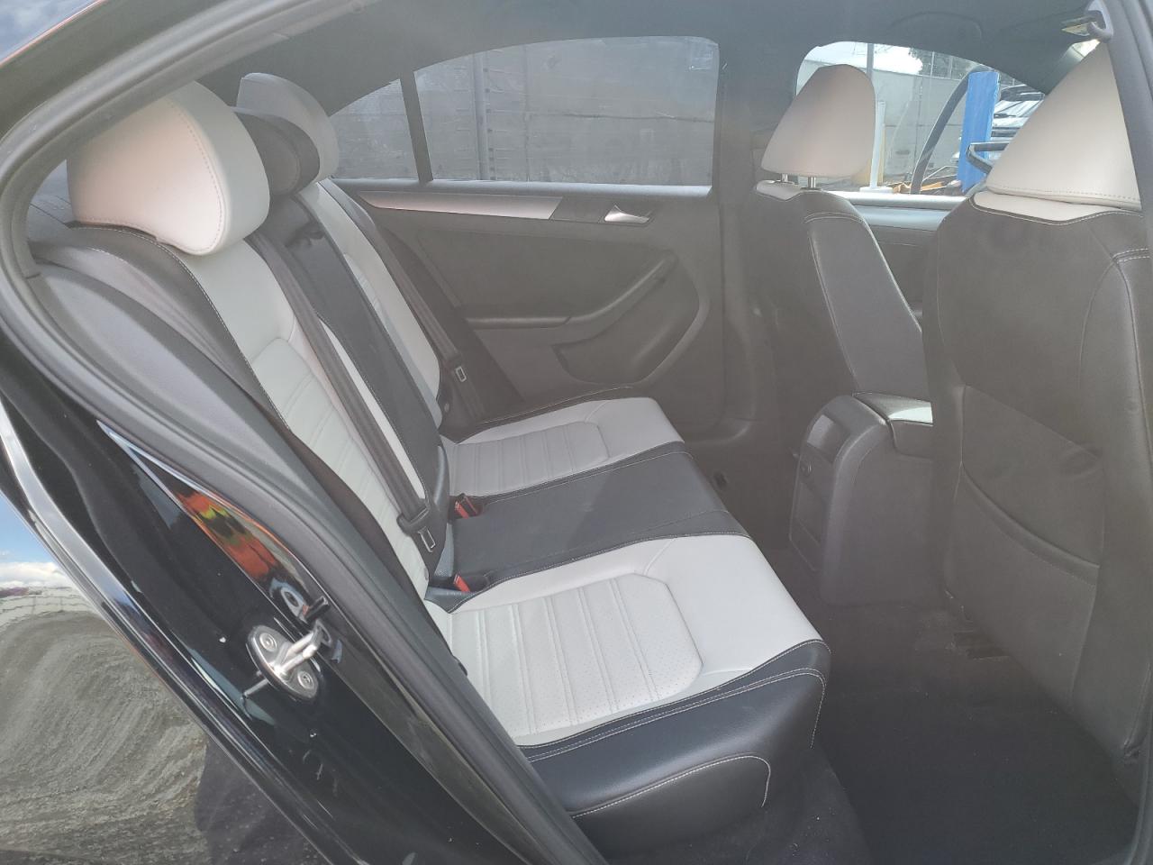 2016 Volkswagen Jetta - Image 11