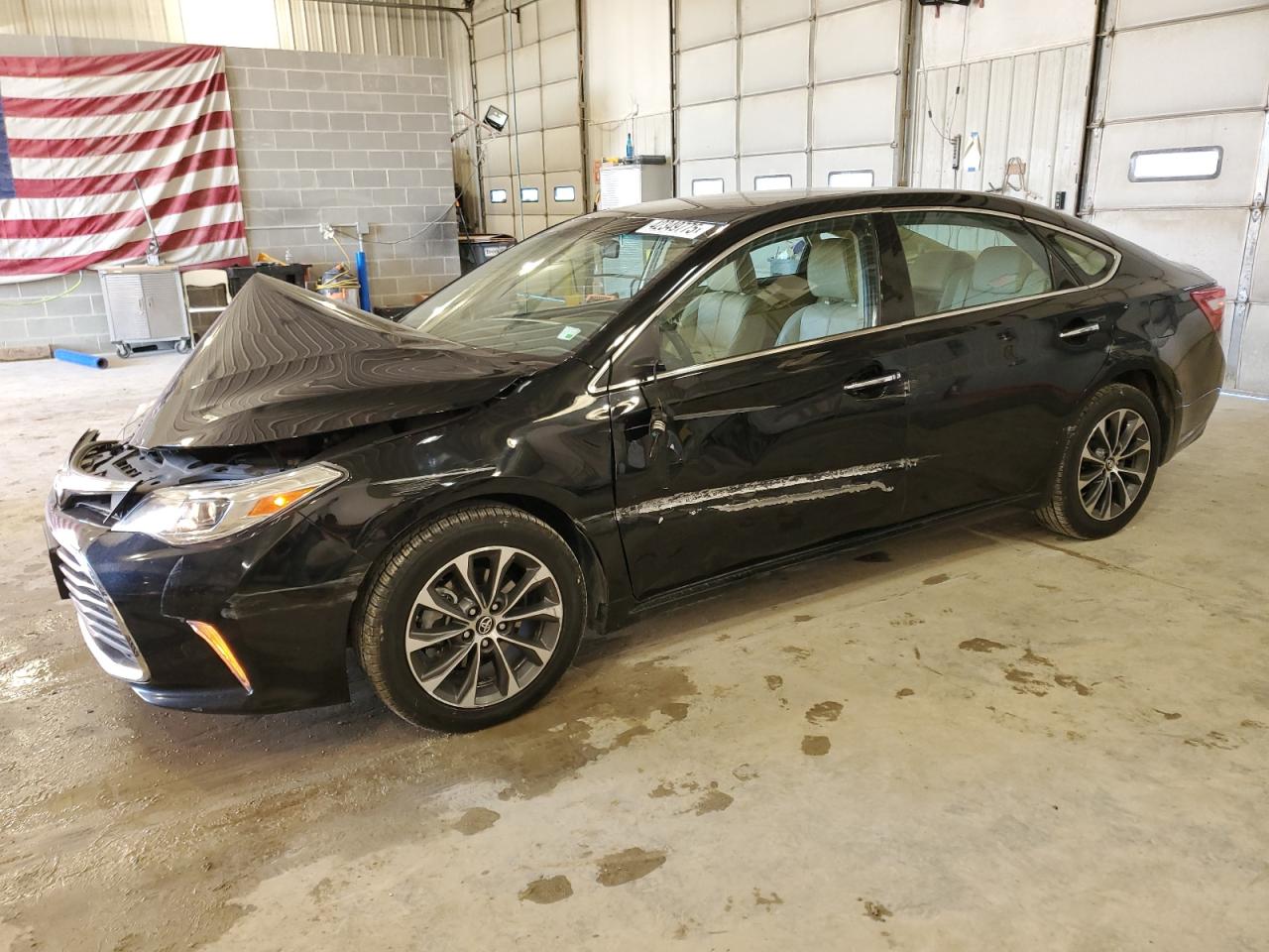 2016 Toyota Avalon - Image 1