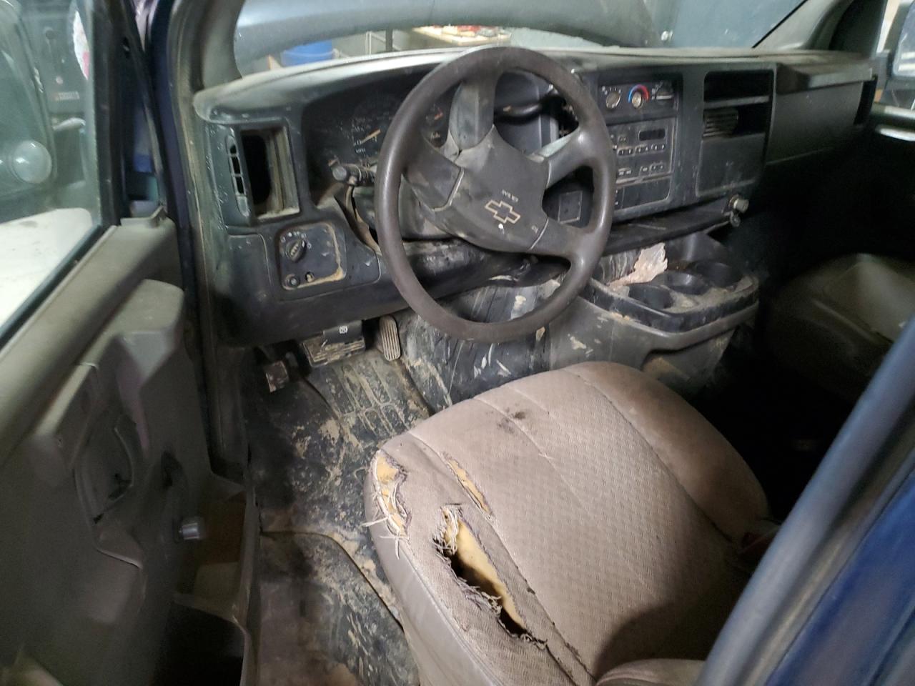 2003 Chevrolet Express - Image 8