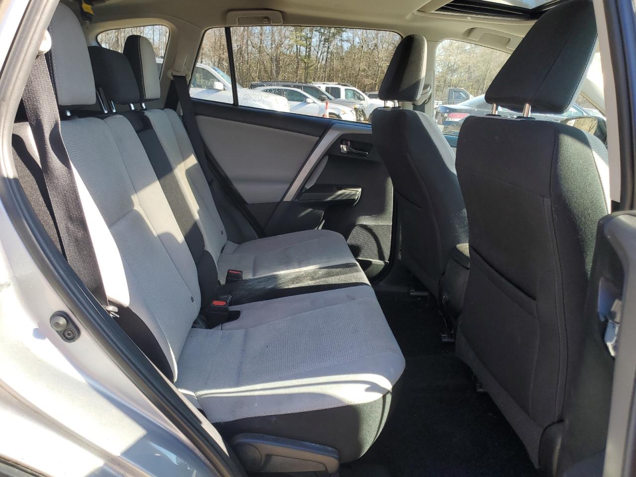 2016 Toyota RAV 4 - Image 11