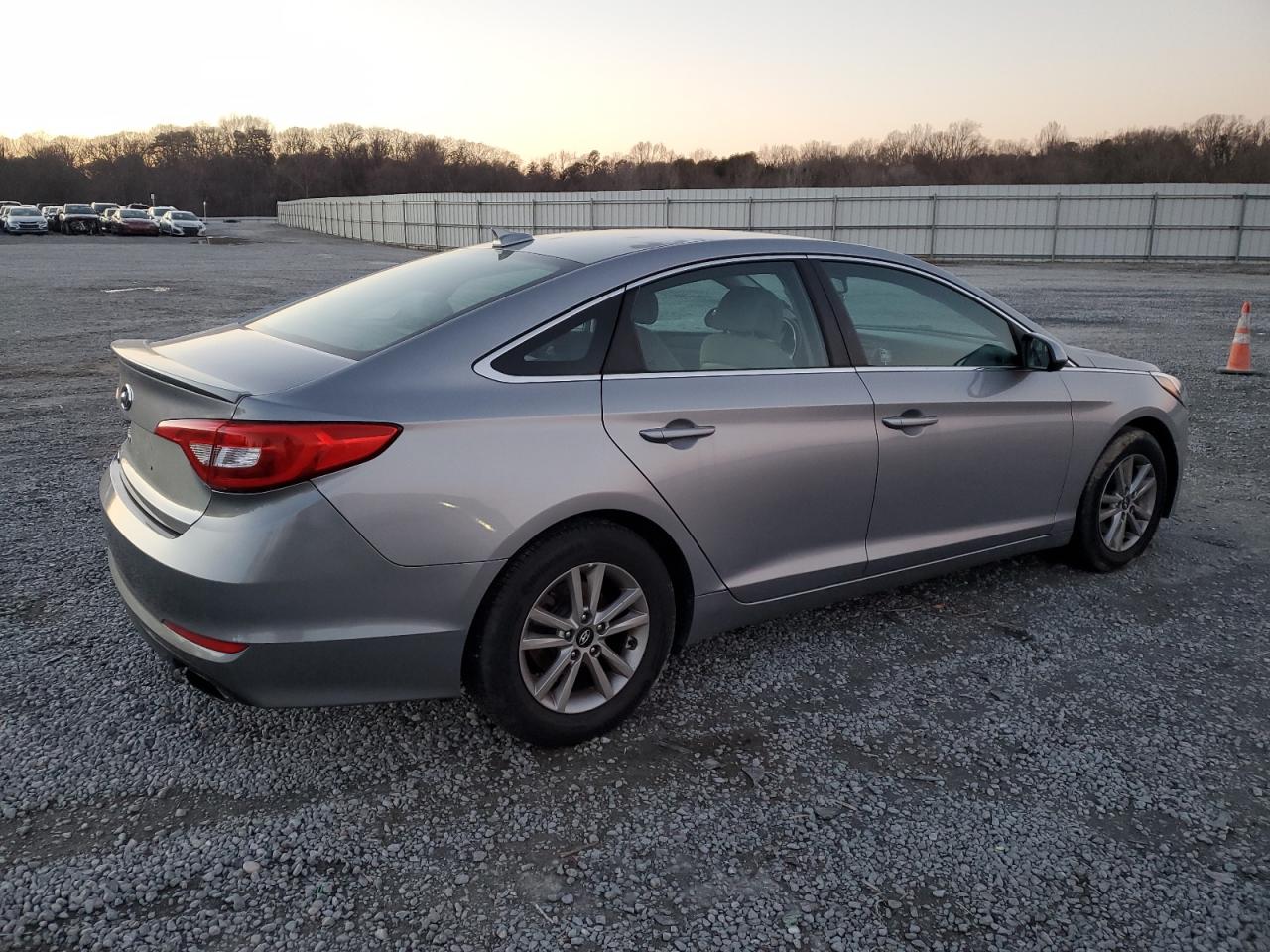 2016 Hyundai Sonata - Image 3