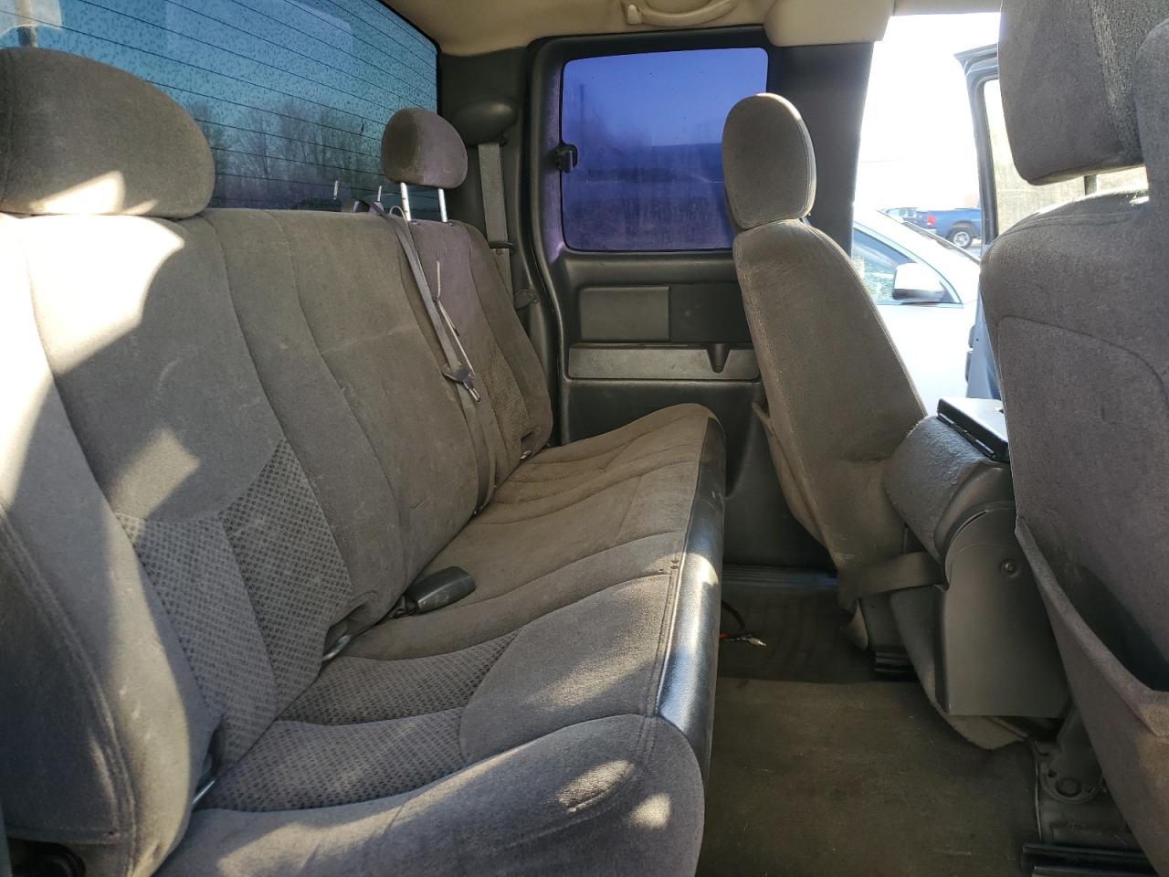 2006 Chevrolet Silverado - Image 10
