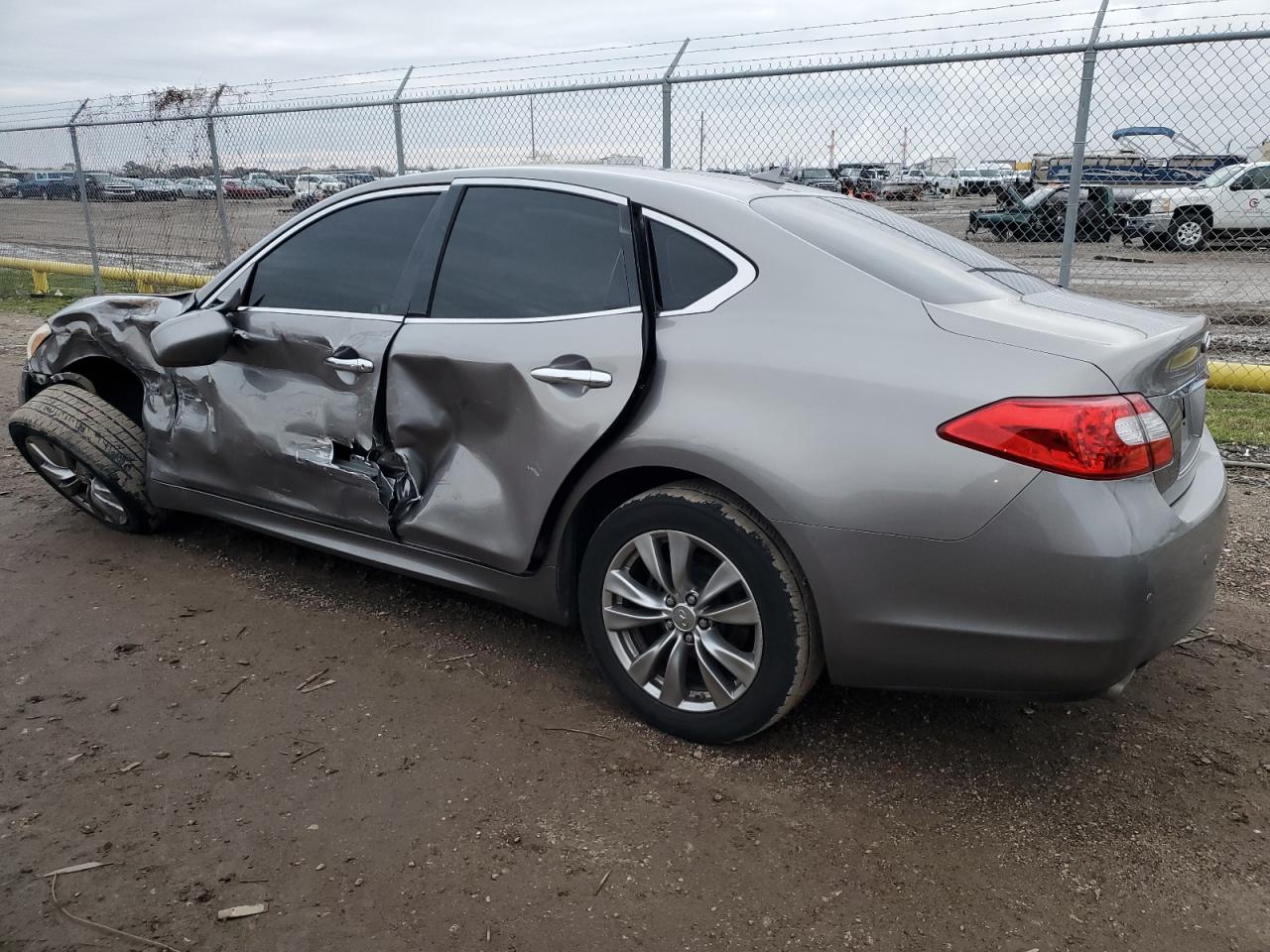2013 Infiniti M - Image 2