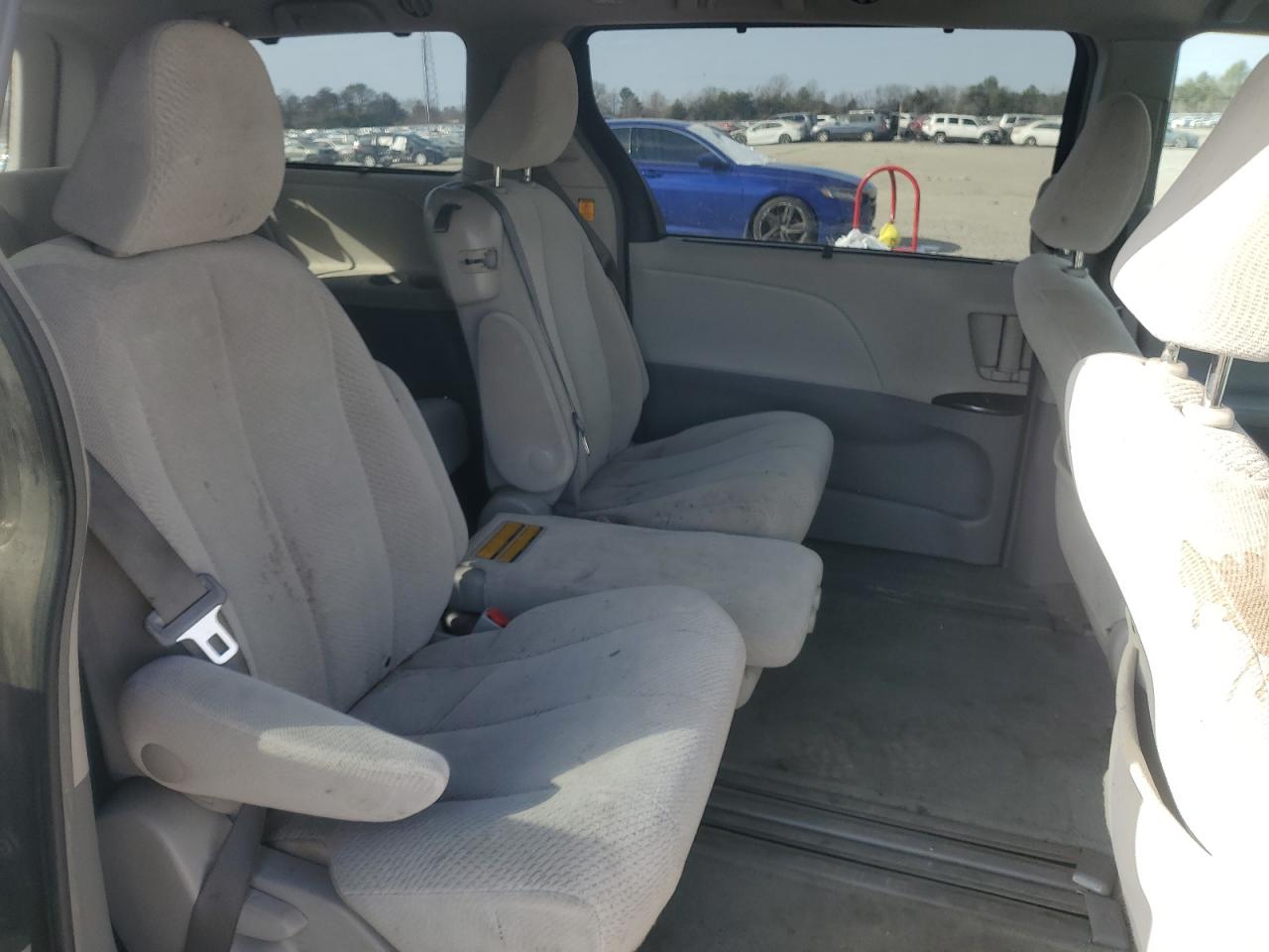2013 Toyota Sienna - Image 11