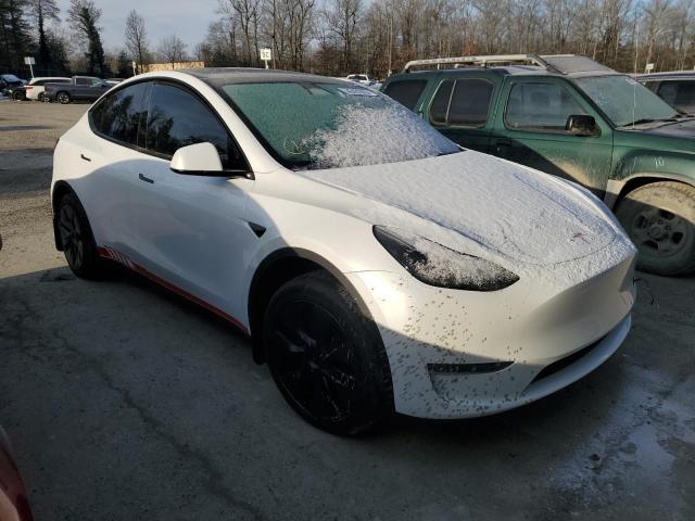  TESLA MODEL Y 2024 Белы