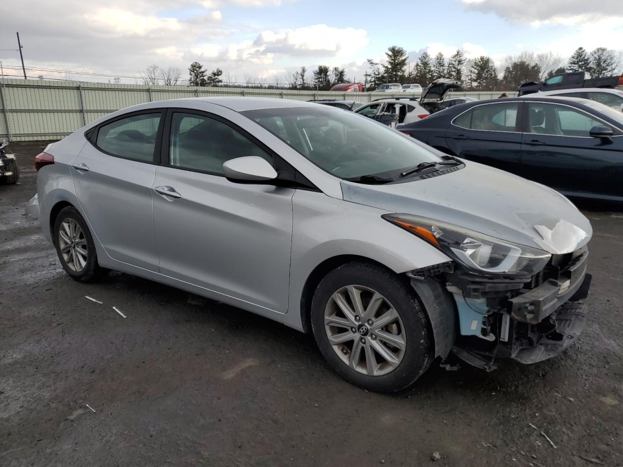 2015 Hyundai Elantra - Image 4