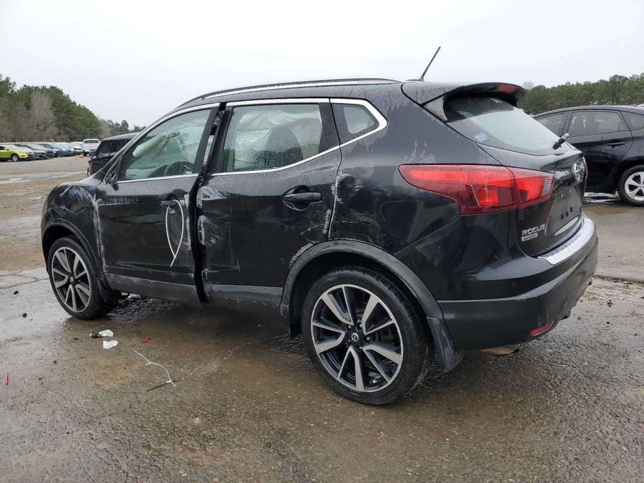 2018 Nissan Rogue - Image 2