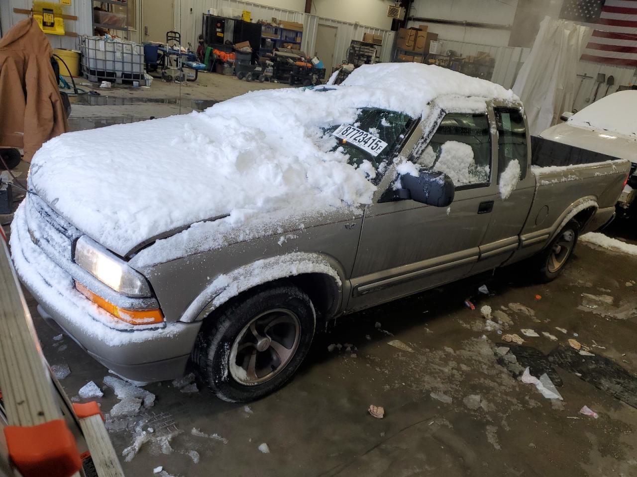 2001 Chevrolet S-10 Pickup - Image 1