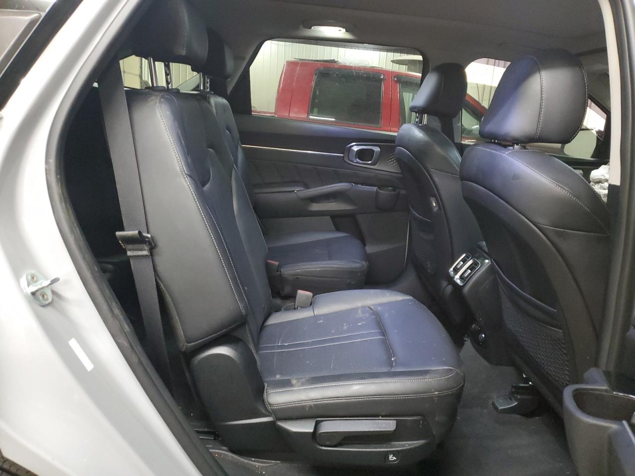 2022 Kia Sorento - Image 11