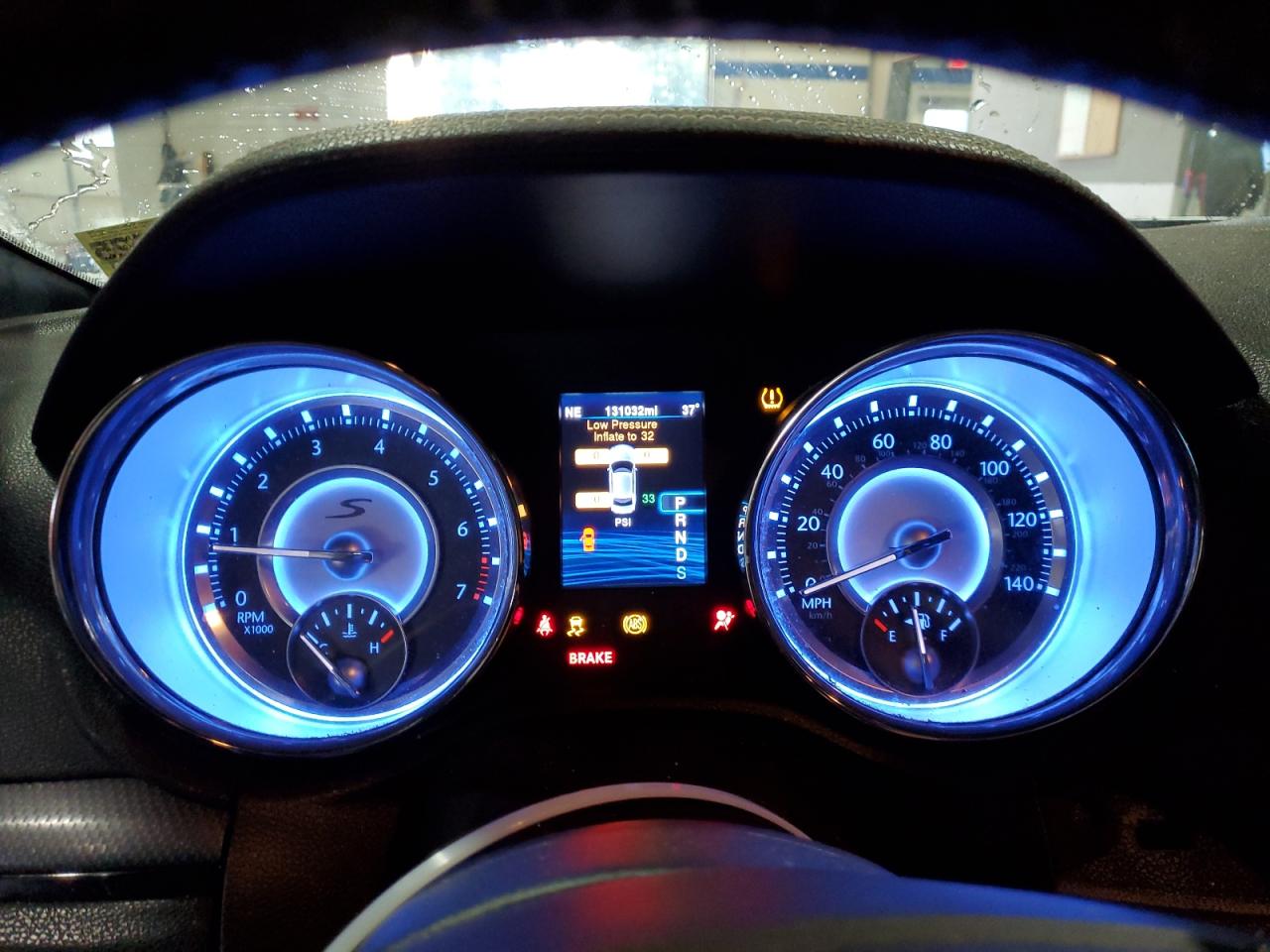 2014 Chrysler 300 - Image 9