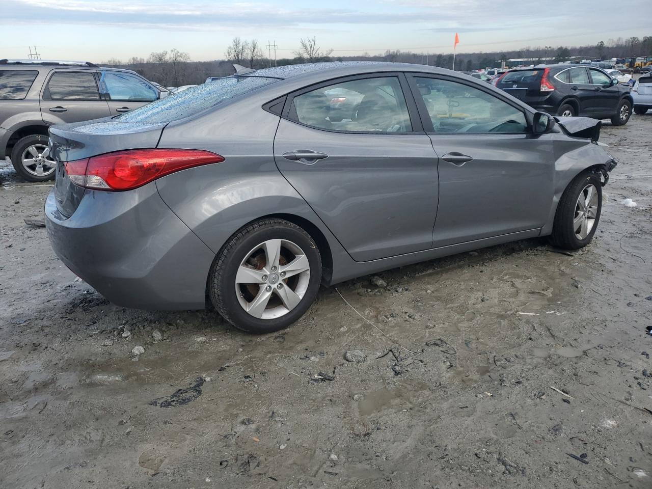 2013 Hyundai Elantra - Image 3