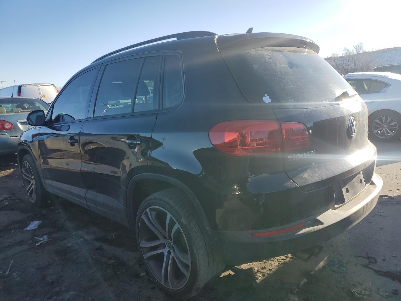 2017 Volkswagen Tiguan - Image 2