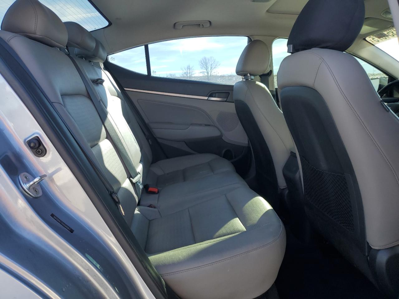 2017 Hyundai Elantra - Image 10
