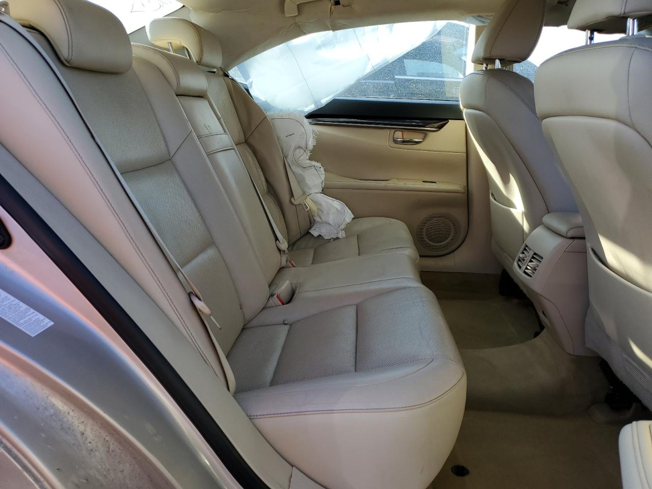 2015 Lexus ES - Image 10