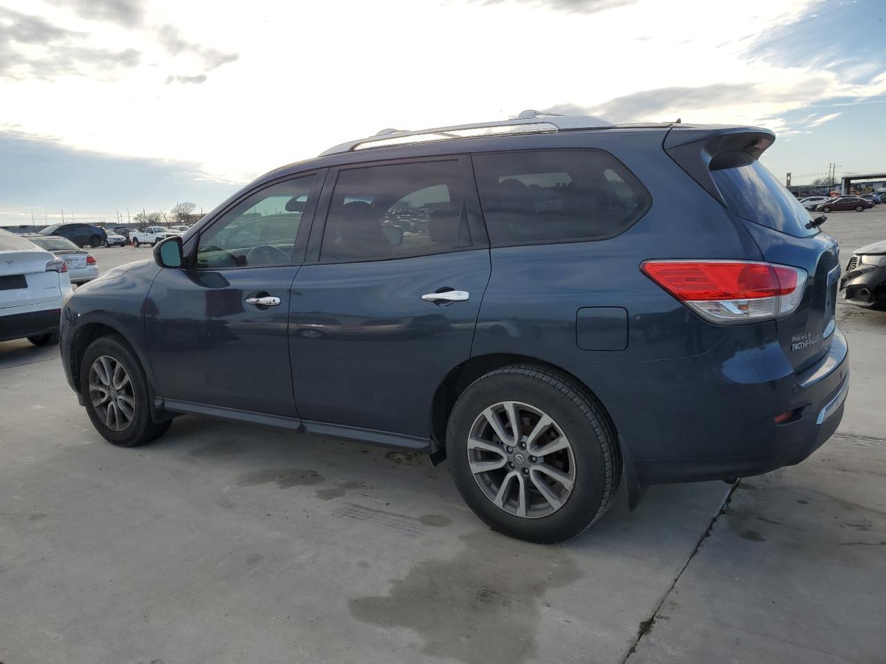 2014 Nissan Pathfinder - Image 2