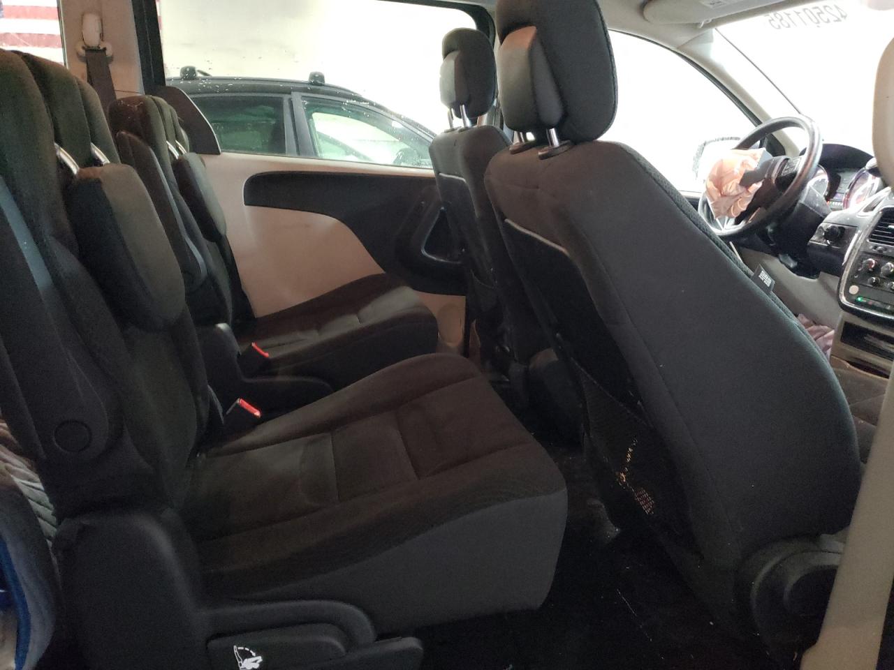 2019 Dodge Caravan - Image 10
