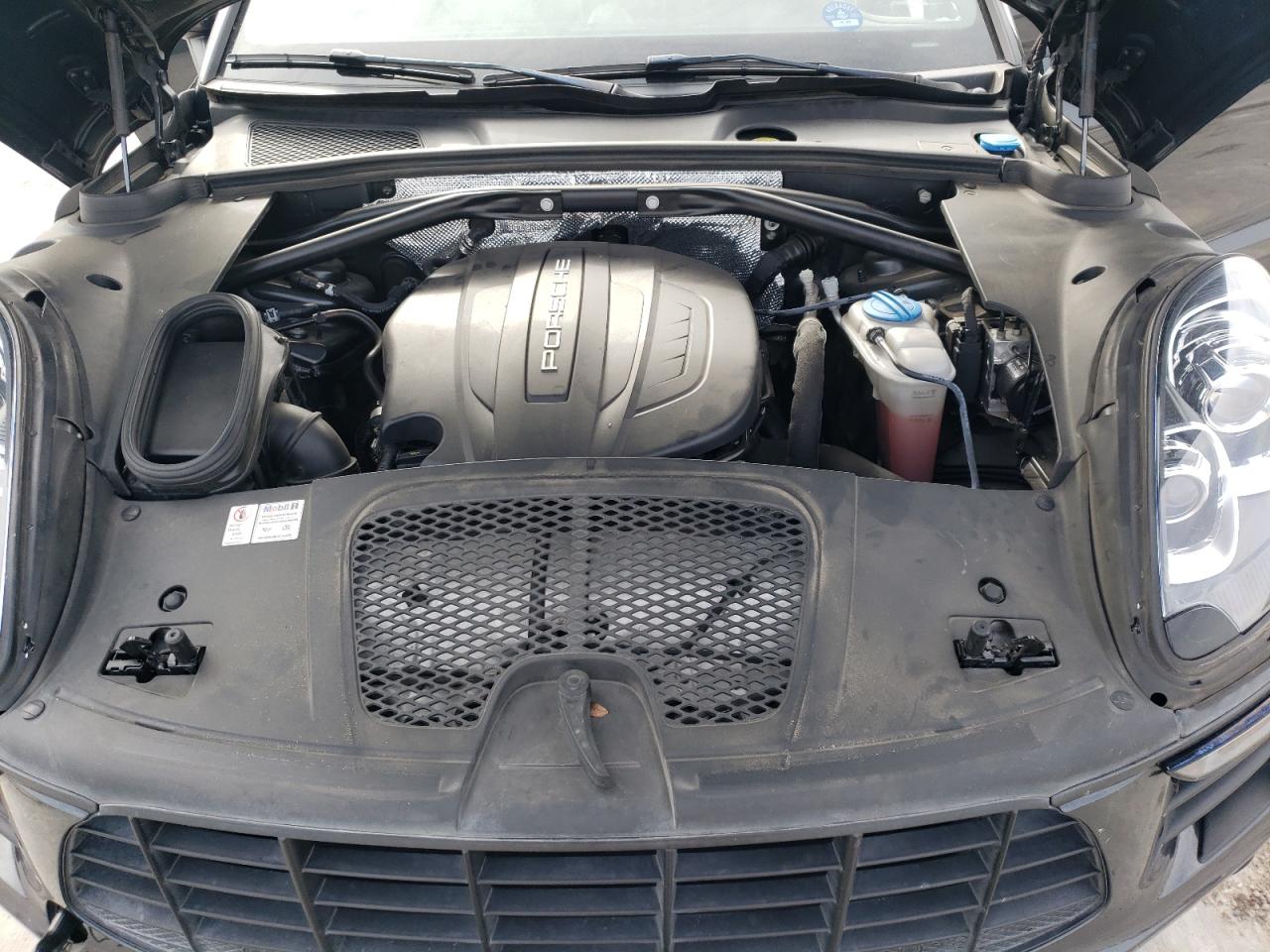 2017 Porsche Macan - Image 14