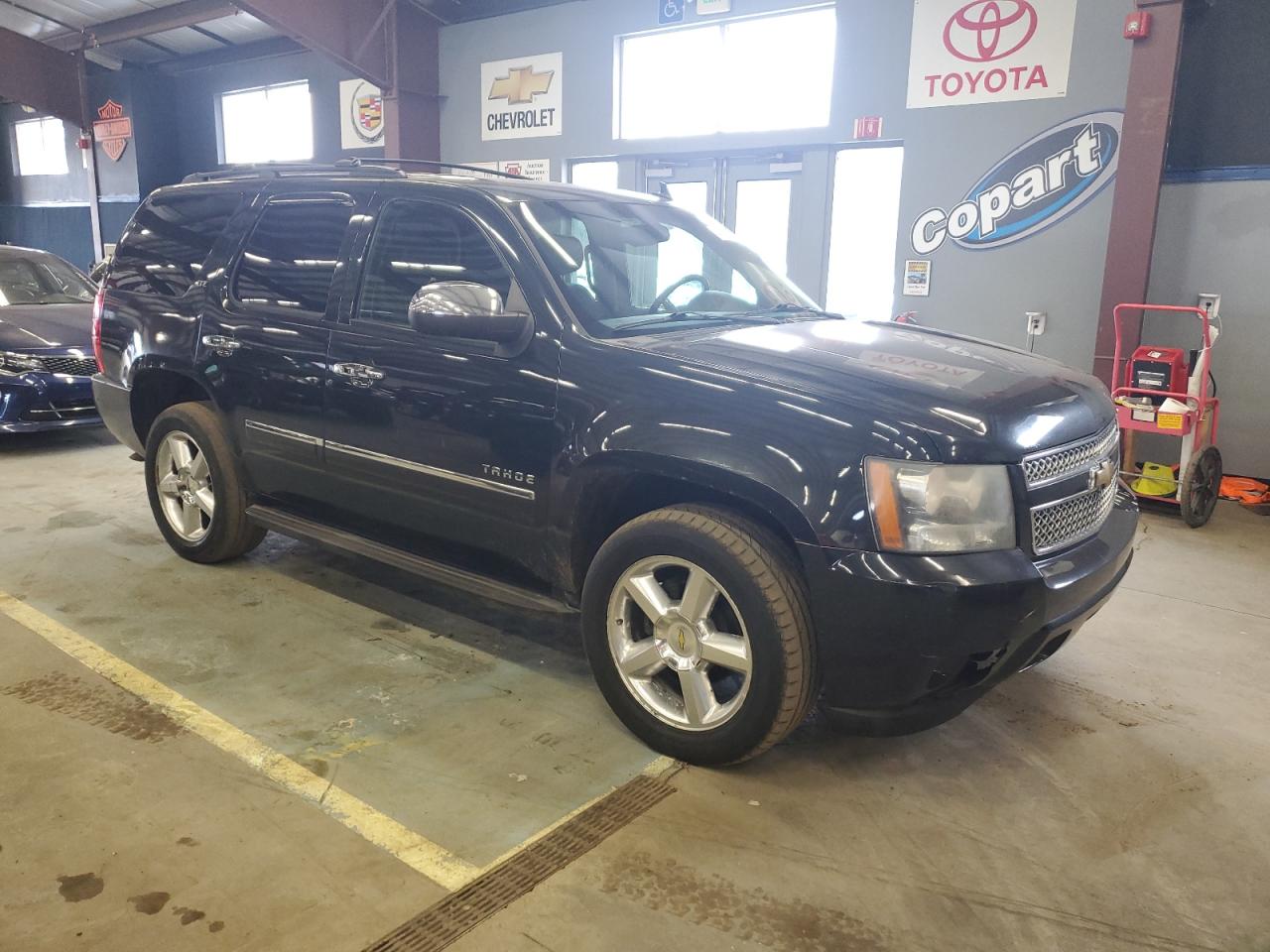 2011 Chevrolet Tahoe - Image 4