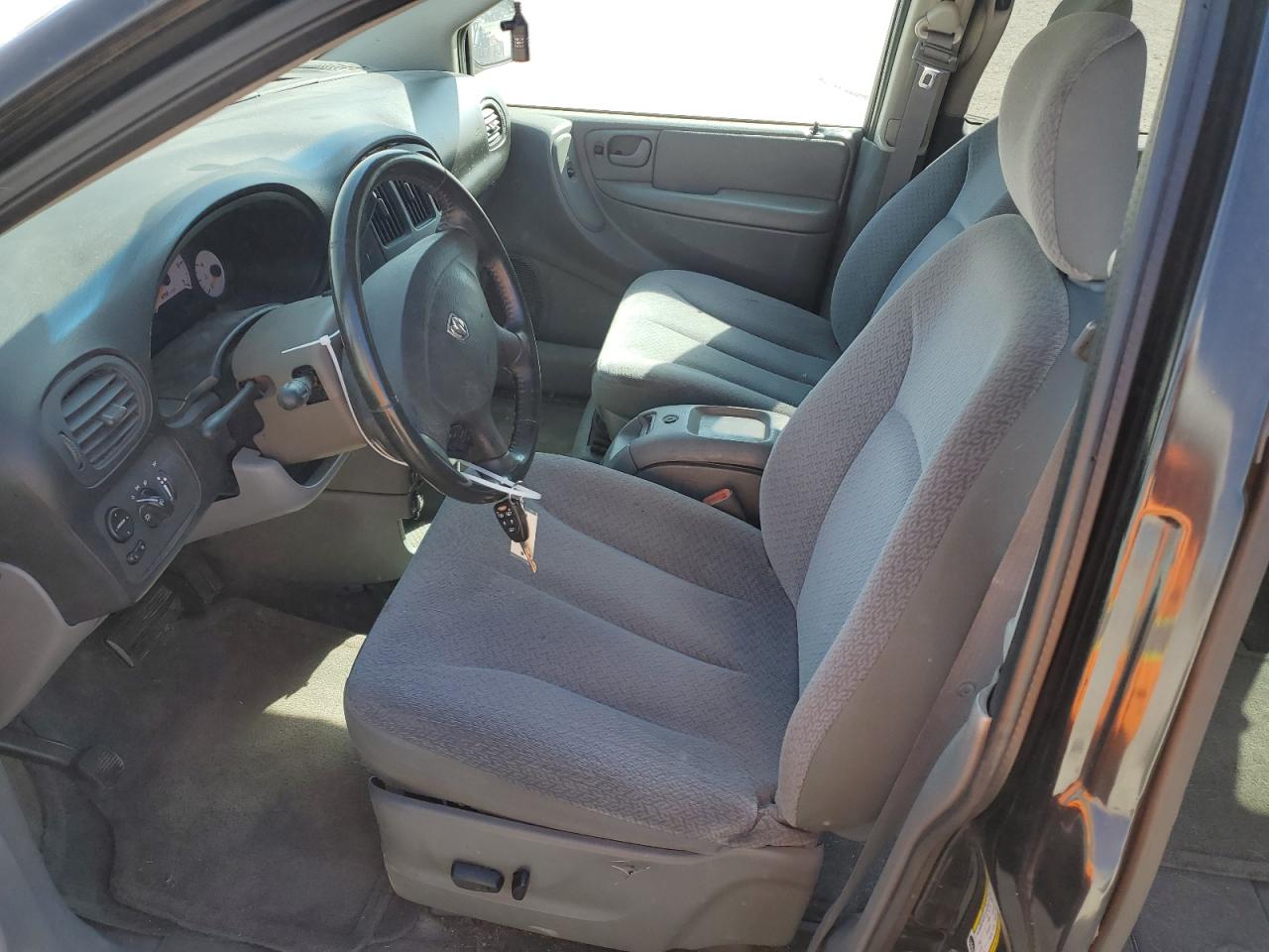 2005 Dodge Caravan - Image 7