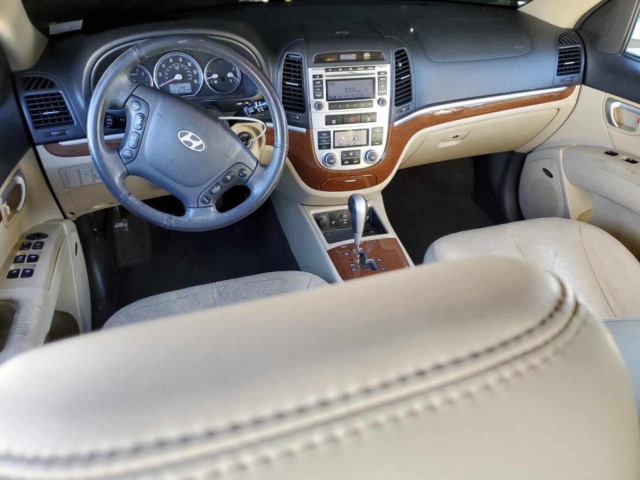 2009 Hyundai Santa Fe - Image 8