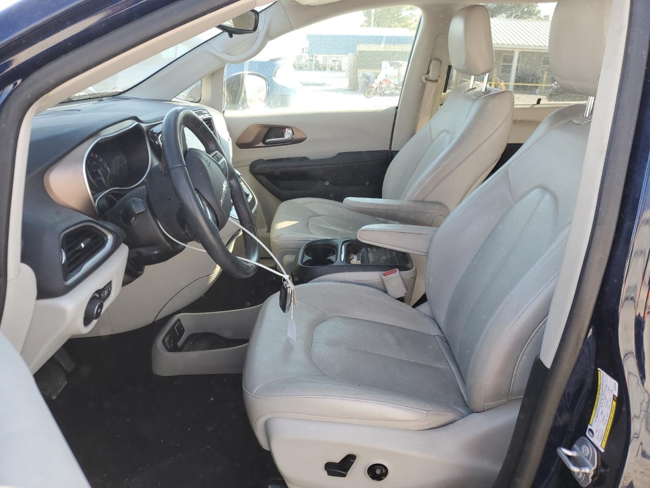 2018 Chrysler Pacifica - Image 7