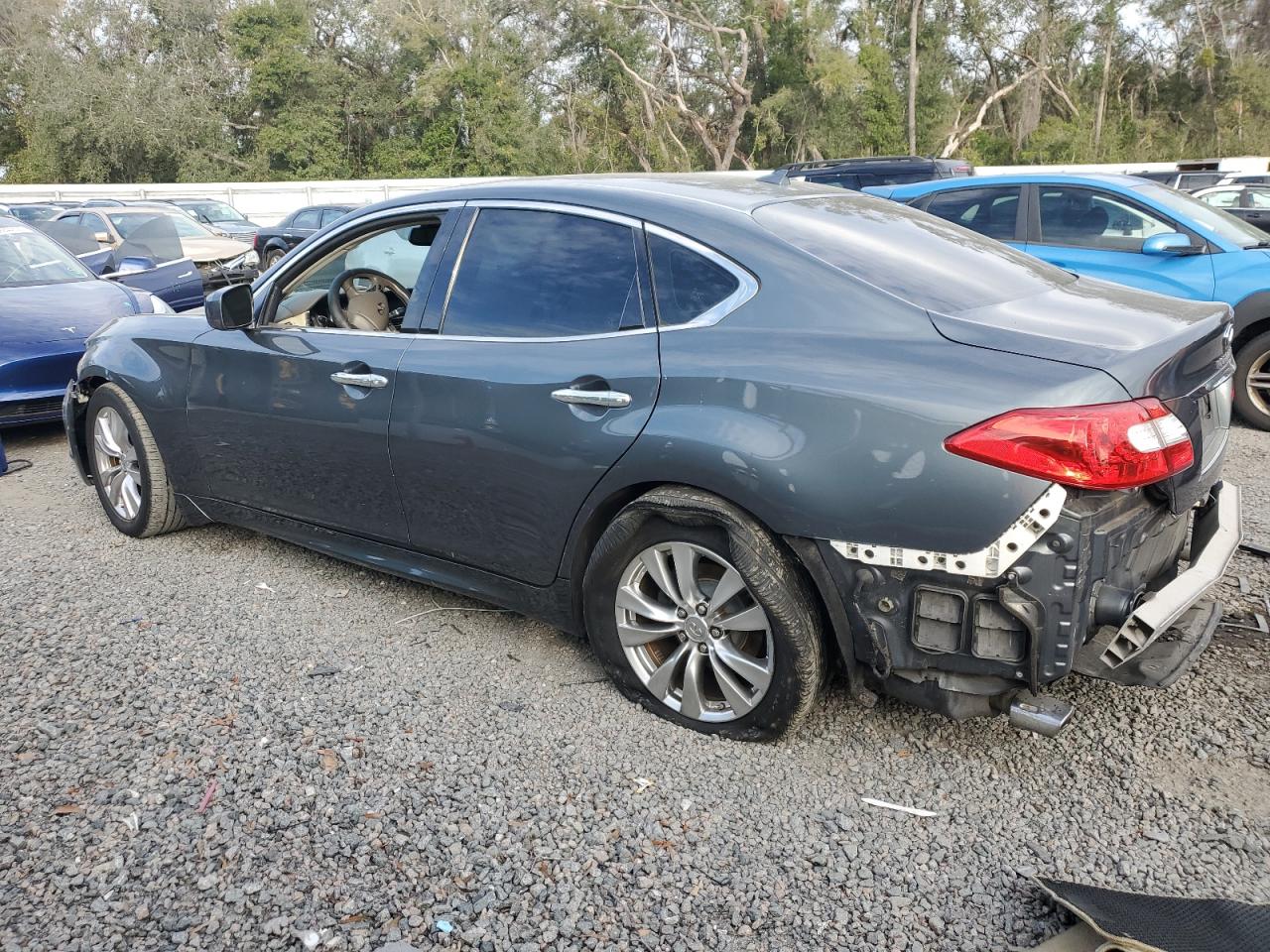 2012 Infiniti M - Image 2