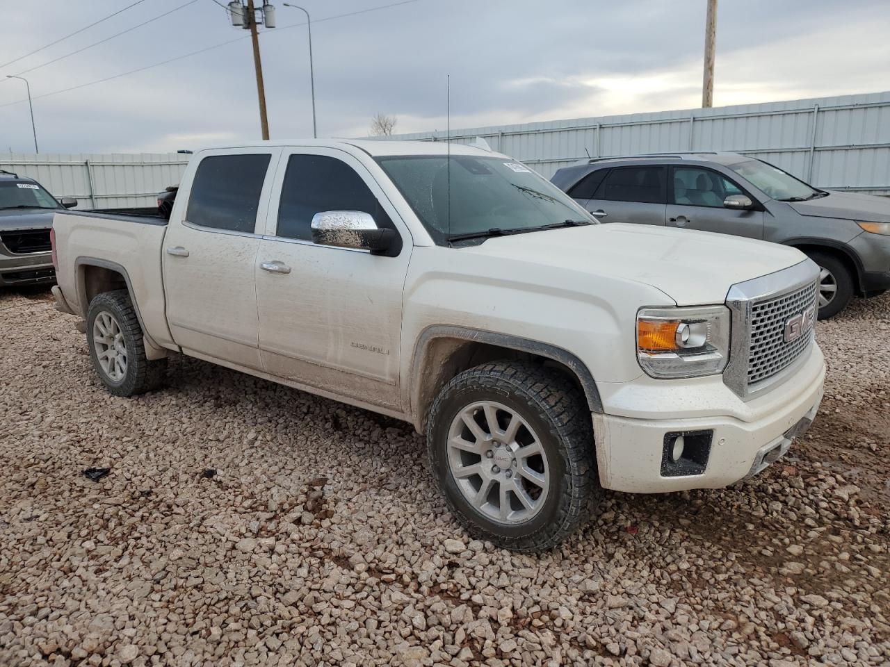 2015 GMC Sierra - Image 4