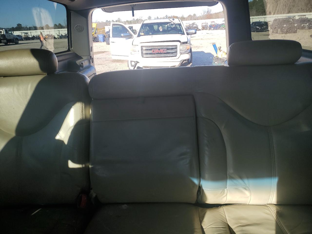 2002 GMC Yukon - Image 10