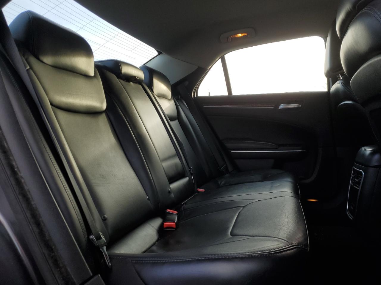 2015 Chrysler 300 - Image 10