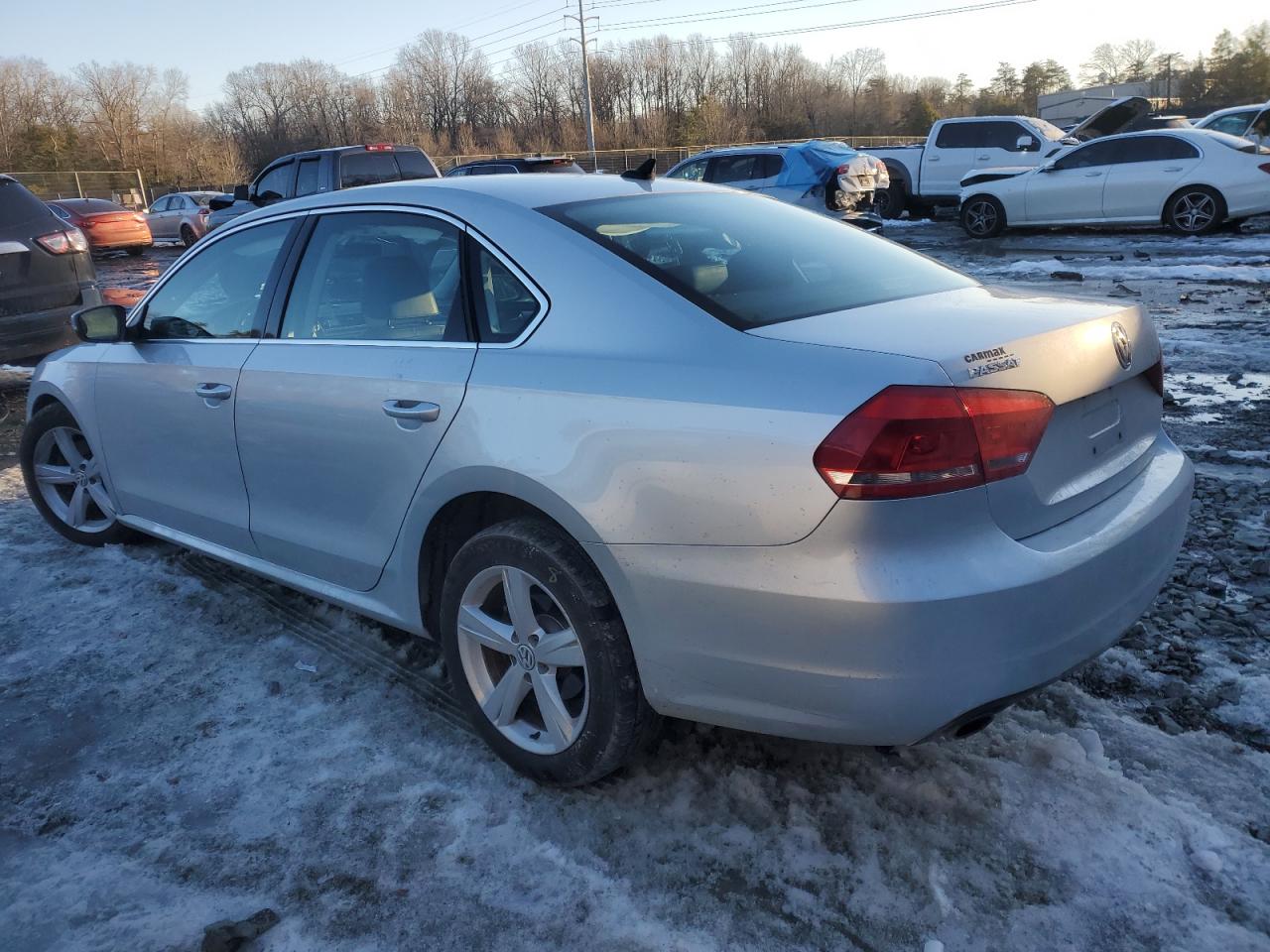 2014 Volkswagen Passat - Image 2
