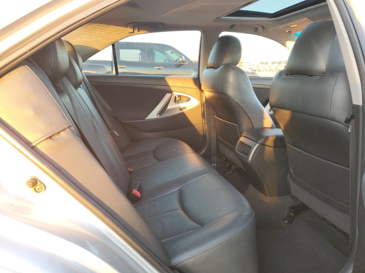 2011 Toyota Camry - Image 10