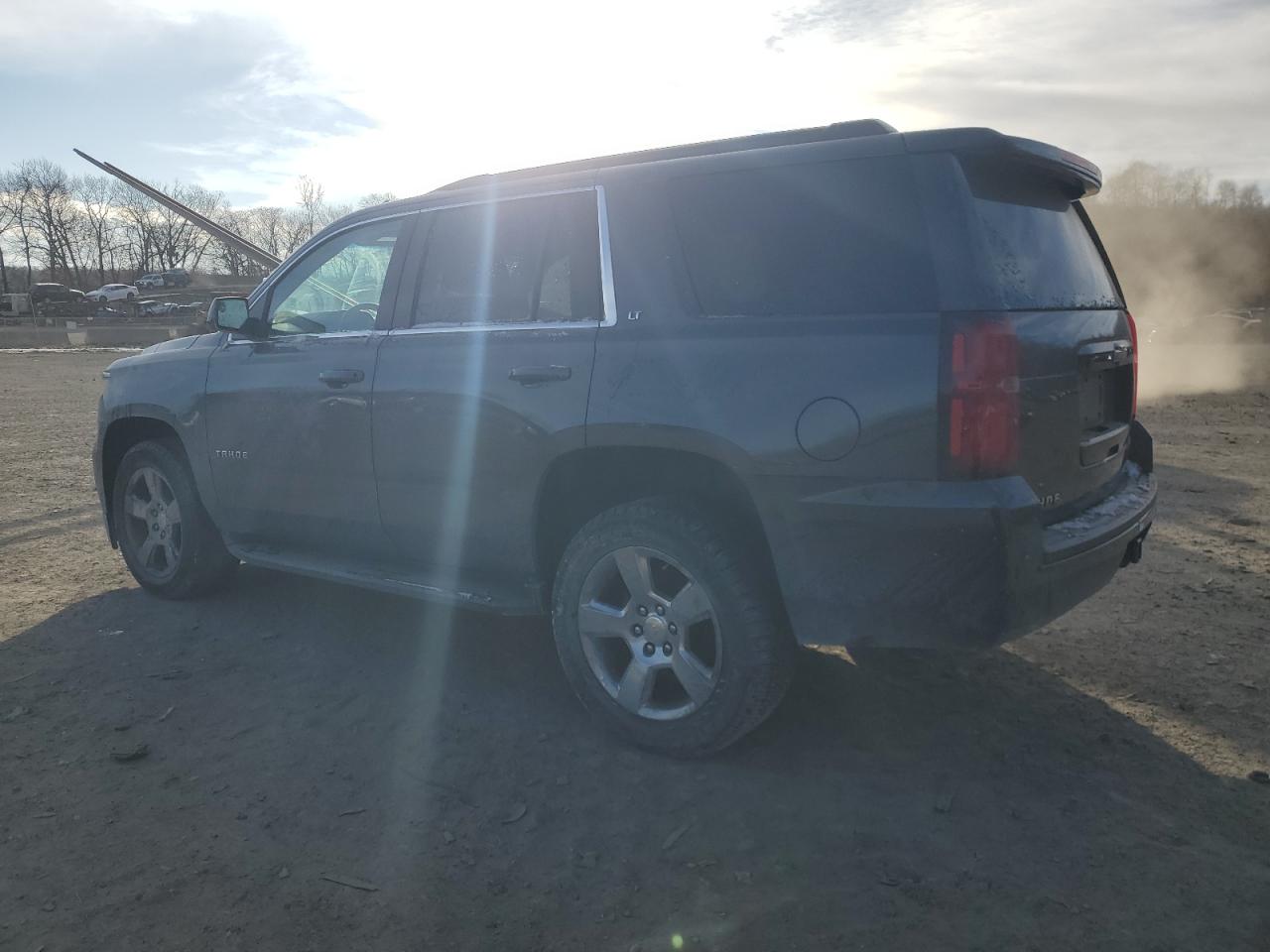 VIN 1GNSKBKC4HR394431 2017 CHEVROLET TAHOE no.2