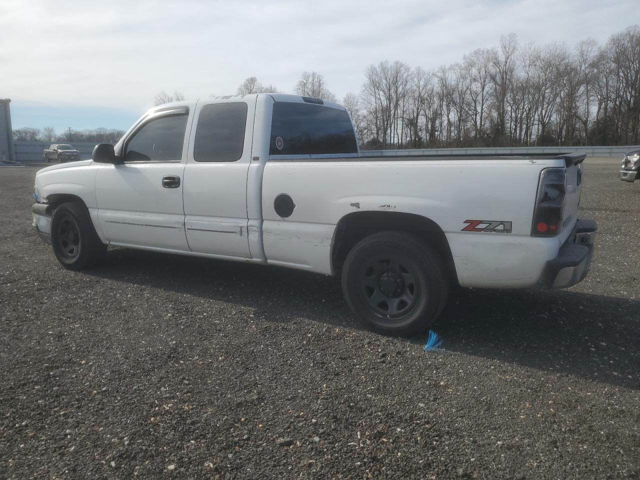 2004 Chevrolet Silverado - Image 2