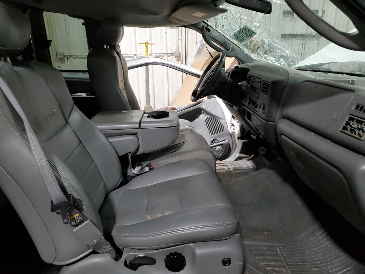 2003 Ford F250 - Image 7