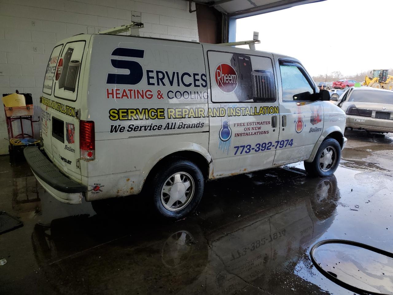 2002 Chevrolet Astro - Image 3