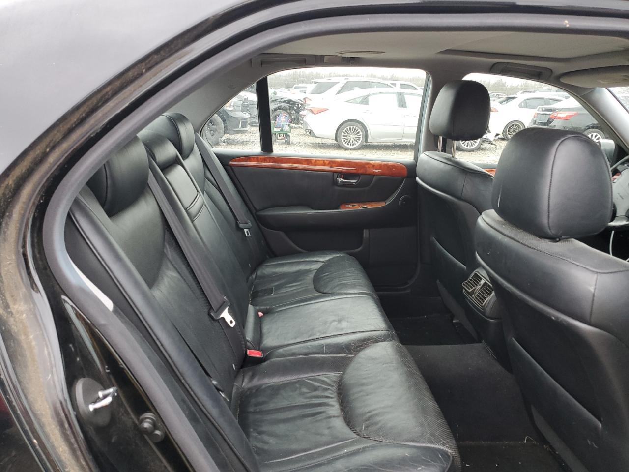 2004 Lexus LS - Image 10