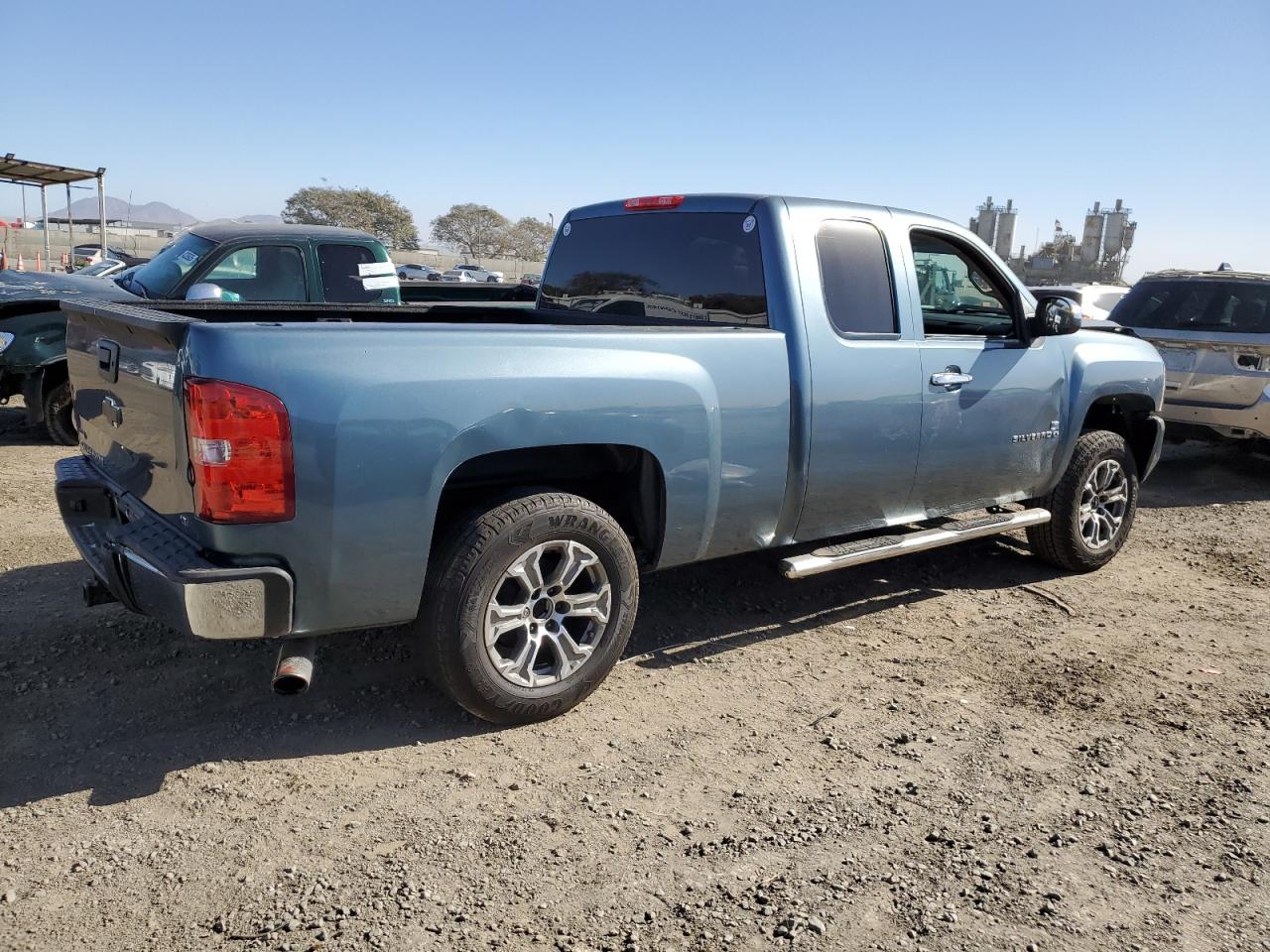 2010 Chevrolet Silverado - Image 3