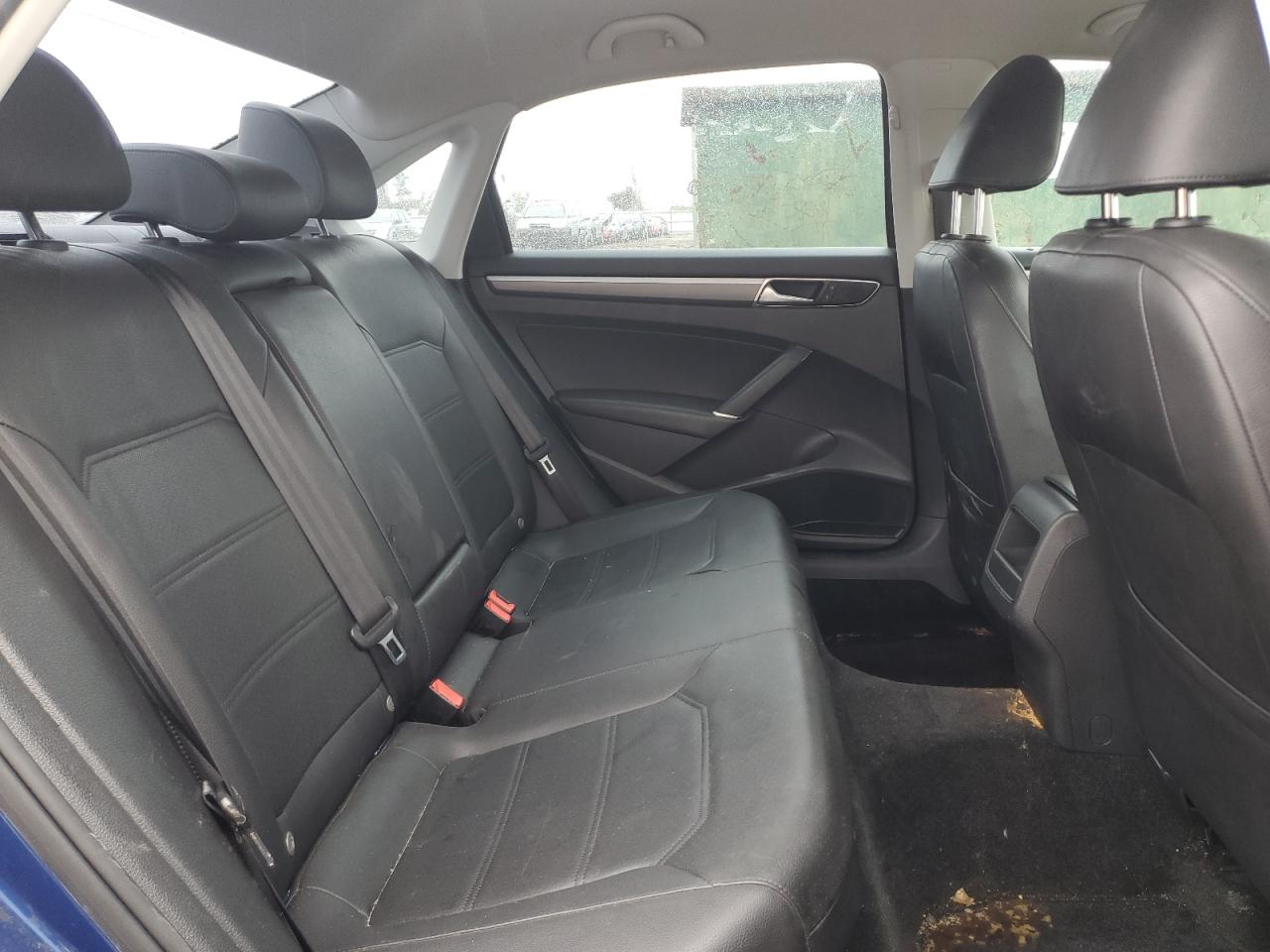 2017 Volkswagen Passat - Image 10