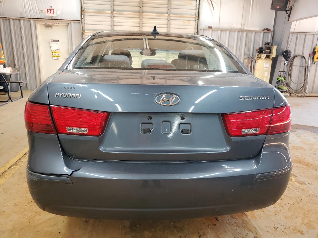 2010 Hyundai Sonata - Image 6