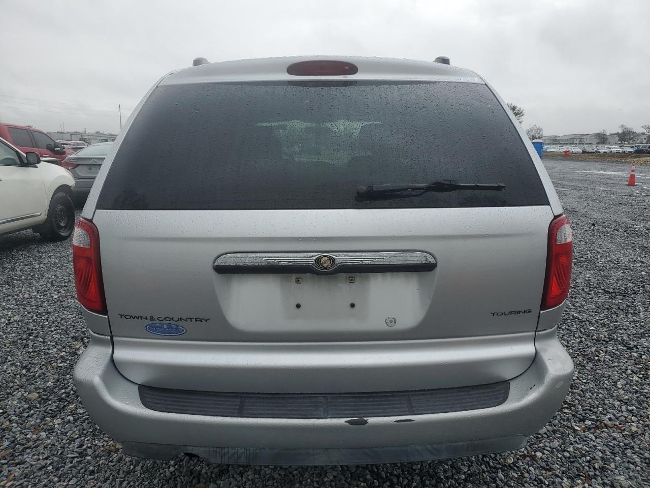 2005 Chrysler Town & Country - Image 6